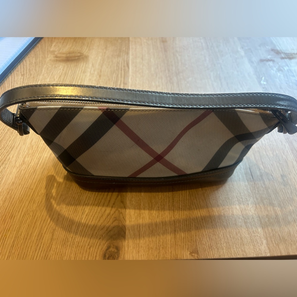 Burberry purse